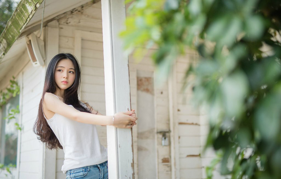 “只是没想到，时间过得这么快！连他最后一面都没能见到。”小乔叹了口气，这一转眼，从被吕布劫走到现在，已经快十年了，脑海中，周瑜长什么样，她都快要忘记了，想到这里，小乔也不由的有些怅然。